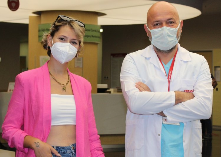 EŞİNİN HASSASİYETİ MEME KANSERİ OLAN GENÇ KADININ HAYATINI KURTARDI