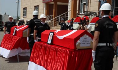 Polisin şehit ettiği komiserlere veda: Törende gözyaşları sel oldu