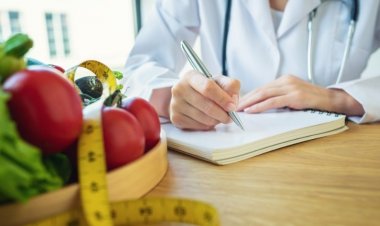 İzmir'deki en iyi 25 diyetisyenin adres, telefon ve mezun oldukları okul bilgisi