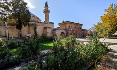 Hünkar Hacı Bektaş Veli: Anadolu'nun Manevi Mimarı ve Alevi-Bektaşi Geleneğinin Öncüsü